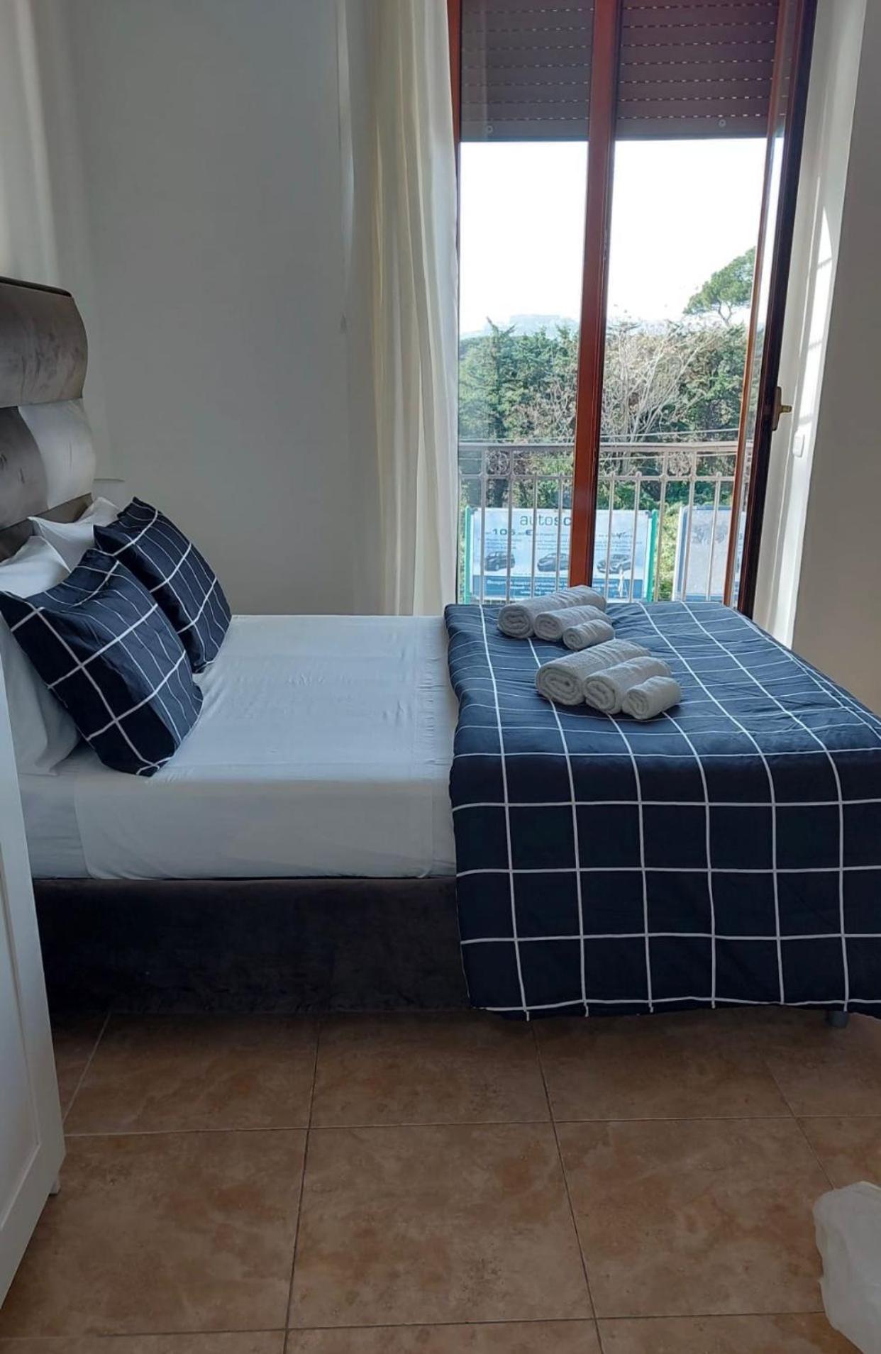 Miris Home Fast And Comfortable With Self Check In 8 Minutes Walk Near Naples Airport المظهر الخارجي الصورة
