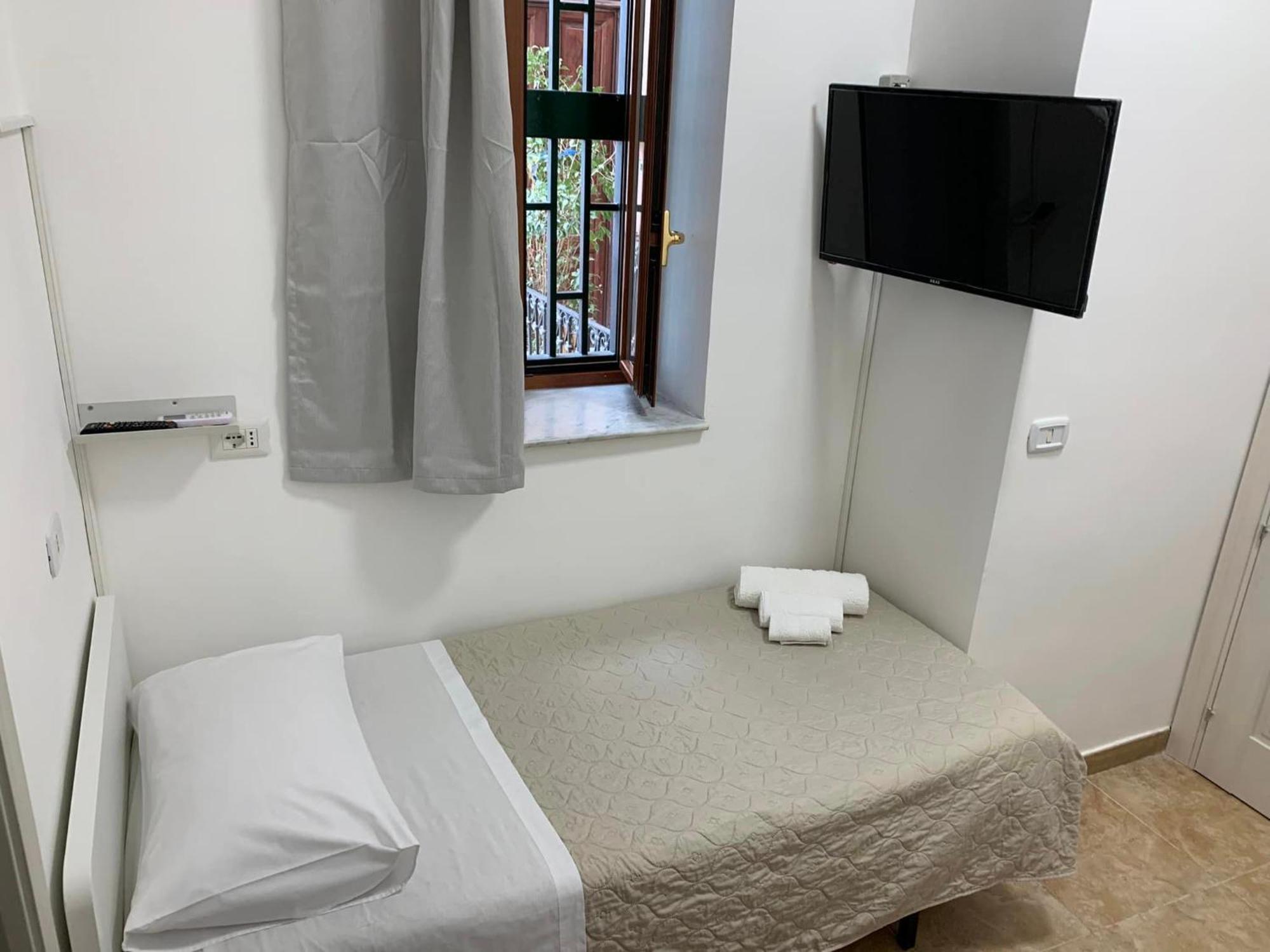 Miris Home Fast And Comfortable With Self Check In 8 Minutes Walk Near Naples Airport المظهر الخارجي الصورة
