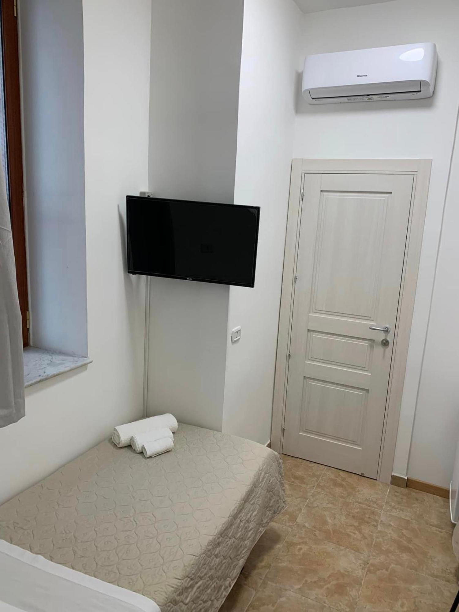 Miris Home Fast And Comfortable With Self Check In 8 Minutes Walk Near Naples Airport الغرفة الصورة