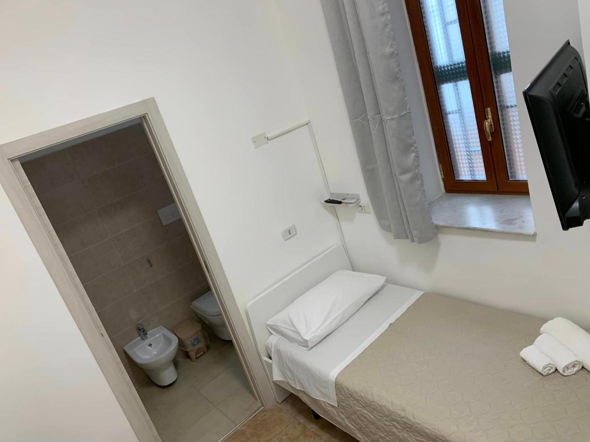 Miris Home Fast And Comfortable With Self Check In 8 Minutes Walk Near Naples Airport المظهر الخارجي الصورة